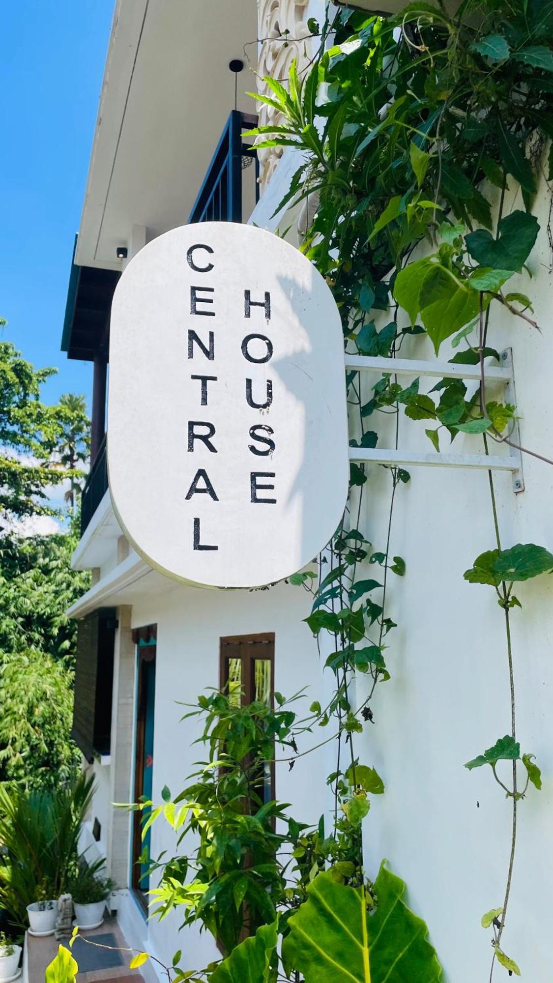 Central House Ubud  Bagian luar foto